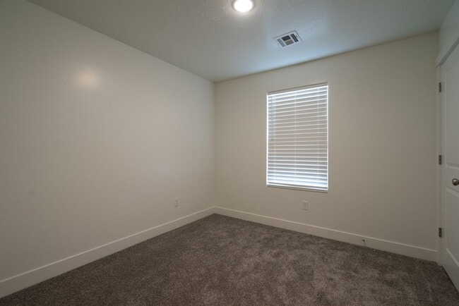 Photo - Flexible Lease! 4 Bedroom End Unit in St. ...