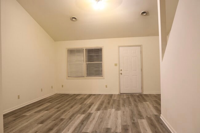 Photo - 1710 Ashwood Dr