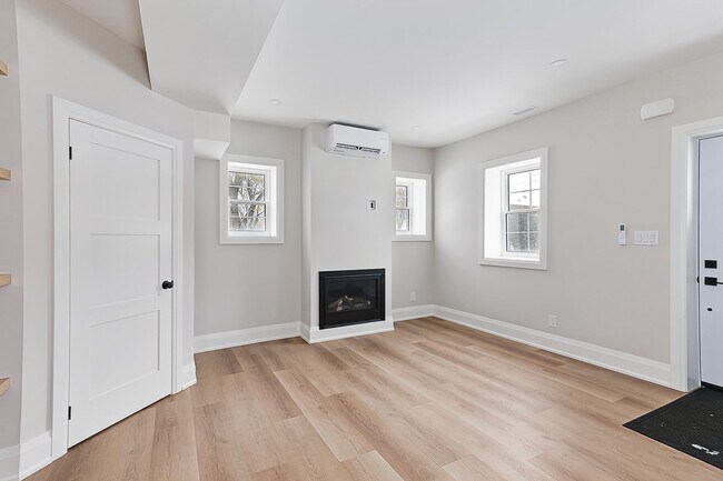 Photo - 363 Sixth St