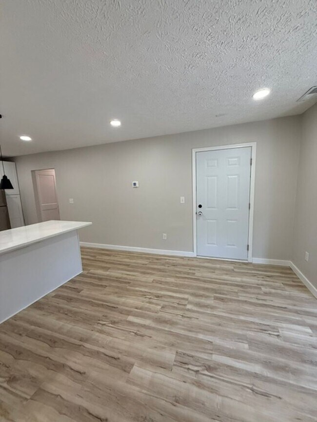 939 Chateau Ave Unit 1