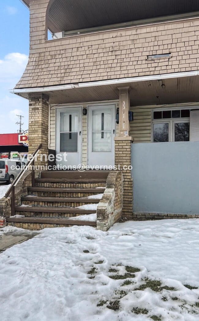 Building Photo - 3391 W 117th St Unit 2