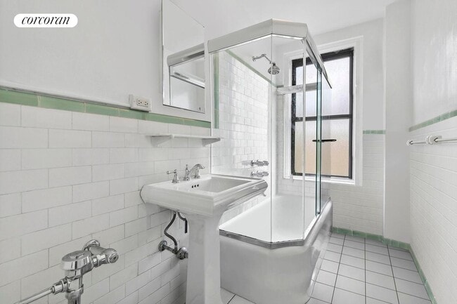 Photo - 467 Central Prk W