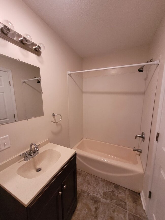 Photo - 492 Briarwood Ln