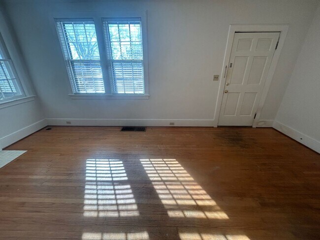 Photo - 3205 Michigan St