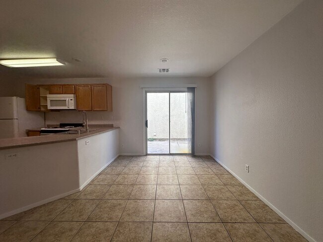 Photo - 3 bed house with new laminate flooring and...