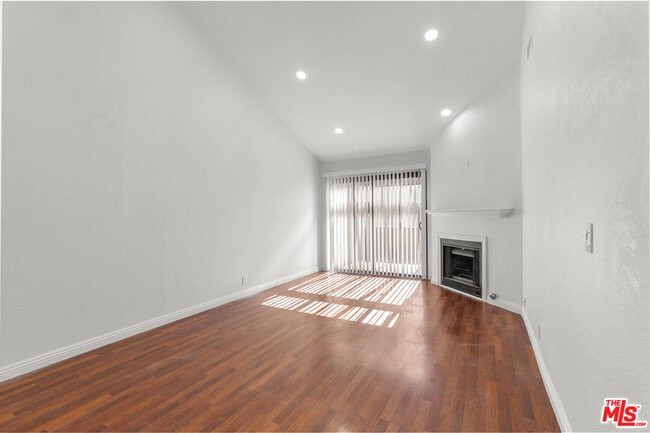 Photo - 3055 N Brea Blvd Unit 4