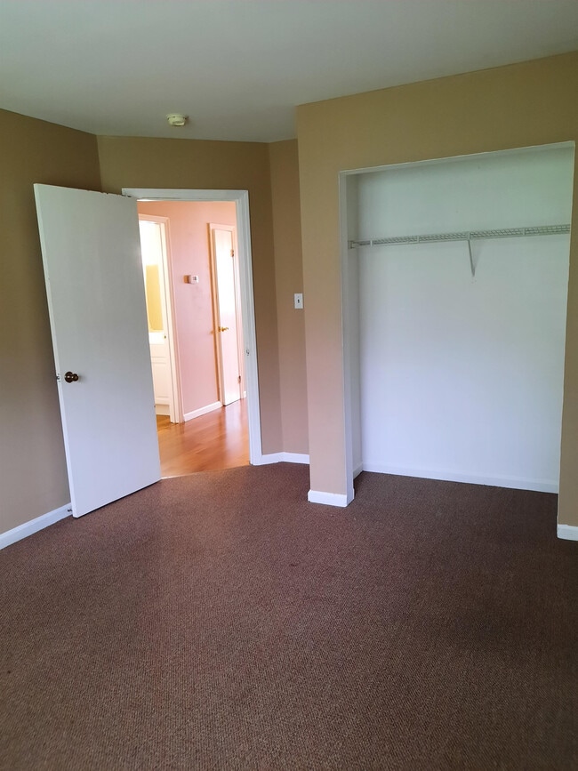 Photo - 142 Pickwick Pl