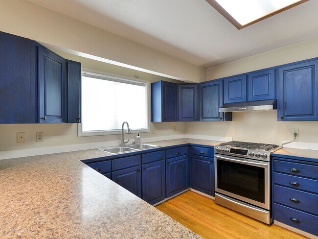 Photo - Application Approved Elegant 3 Bedroom 2.5...