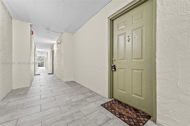 Photo - 8240 SW 210th St Unidad 106