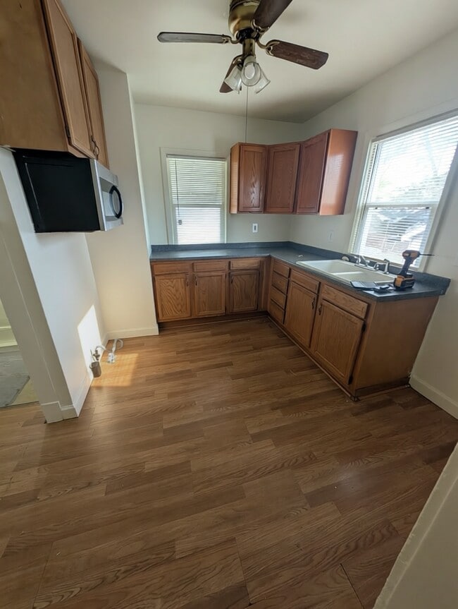 Photo - 2442 Gibson St