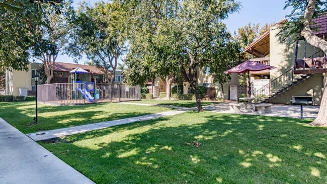 Photo - Spacious 1 Bedroom Condo for Rent in Villa...