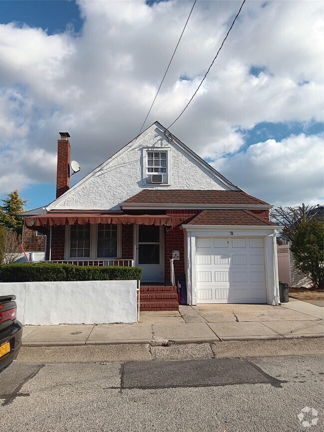 Building Photo - 76 Clayton Ave Rental