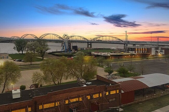 RIVERWALK LOFTS