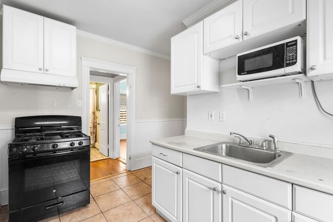 Building Photo - 75 Orchard St Unit 75A