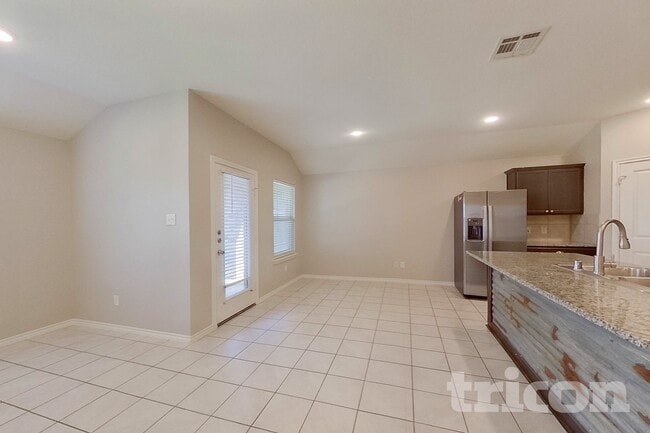 Photo - 881 Darst Dr