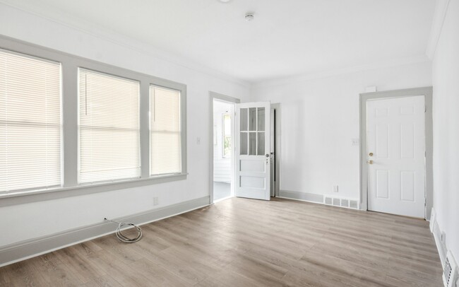 Photo - 1554 Larchmont Rd Townhome