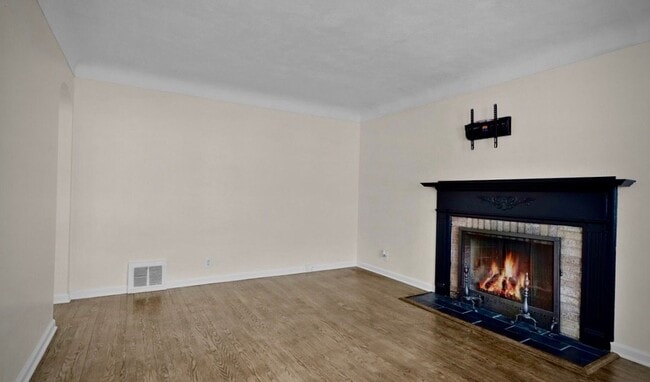 Photo - 1130 Ottillia St SE