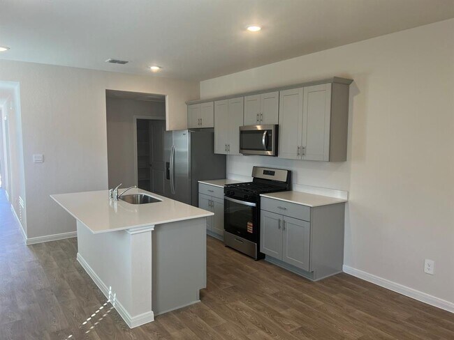 Photo - 112 Raymondville Path