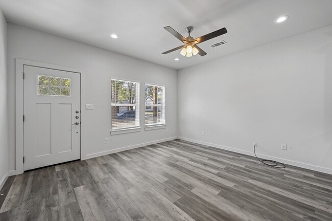 Photo - 517 E Heron St