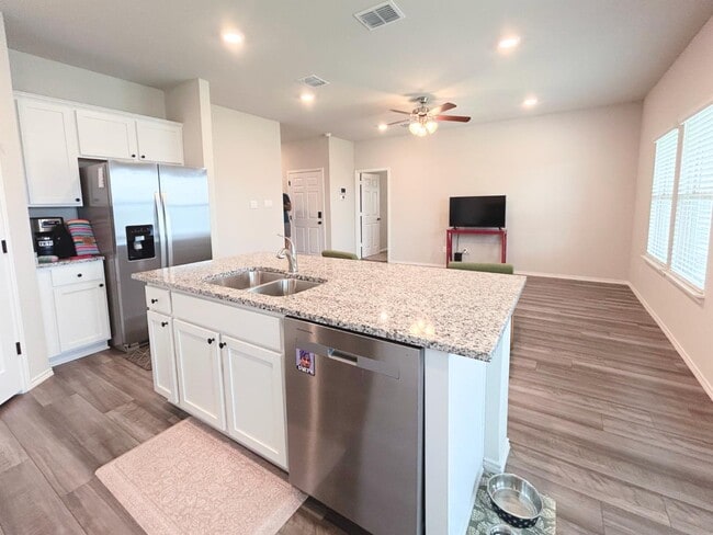 Photo - 2824 Gilchrist Dr