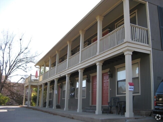 Building Photo - 711 W Douglas St Unit 7 Rental