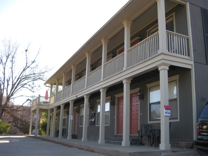 Photo - 711 W Douglas St