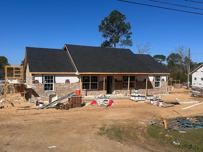 Building Photo - 4 Bed 3 Bath Brick Home