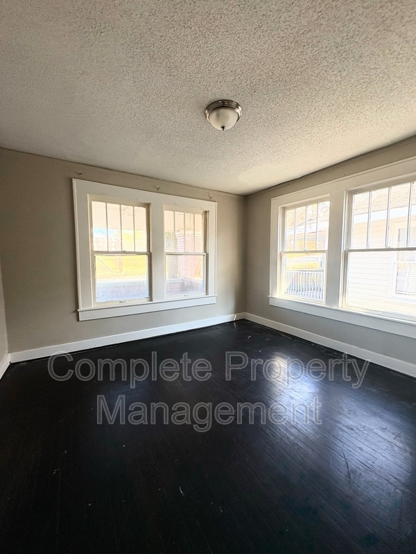 Photo - 512 81st St S