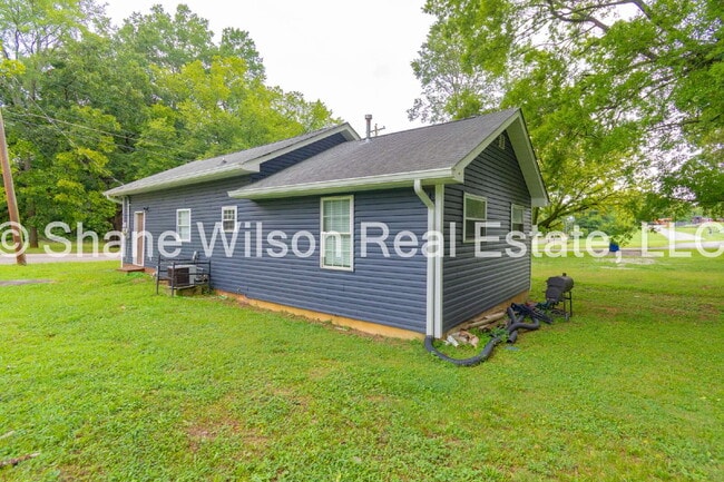 Photo - "Charming 3-Bedroom Retreat with 1050 Sq. Ft. of Cozy Living in Chattanooga!"