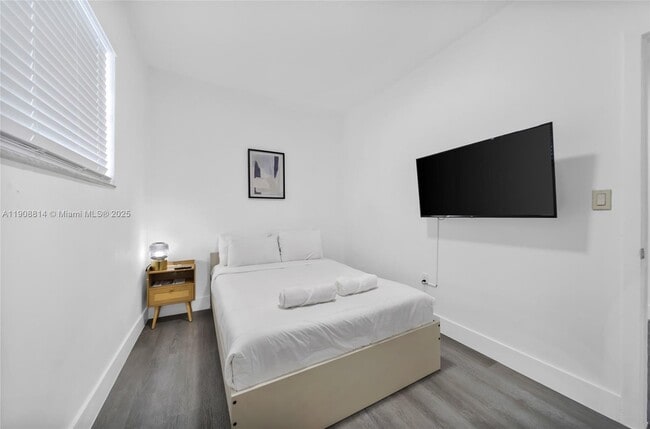 Photo - 1029 SW 5th St Unit 1