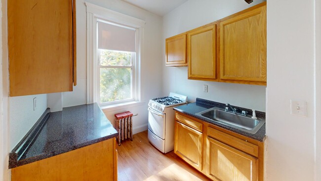 Building Photo - 137 Chiswick Rd Unit #12 Rental