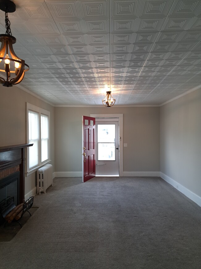 Front entrance into living room - 254 Culloden Rd Apartments Unit 1