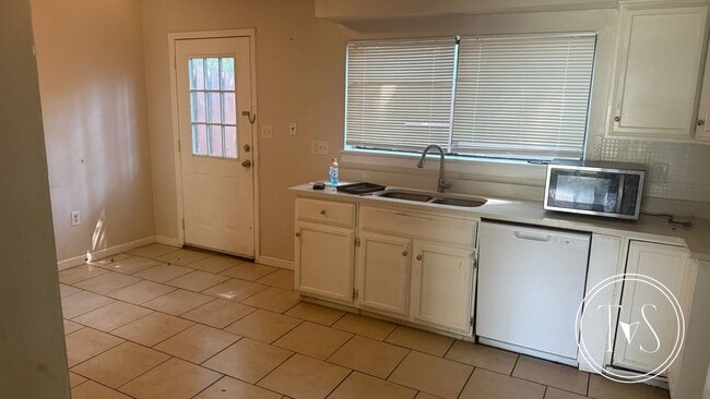 Photo - RATE DROP ALERT (was $1590/month)!