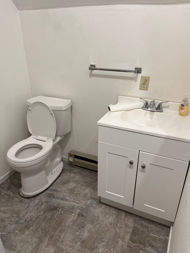 Photo - 208 NE 1st St Unit Apartment #4