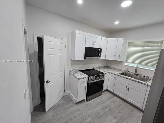 Photo - 1637 SW 17th St