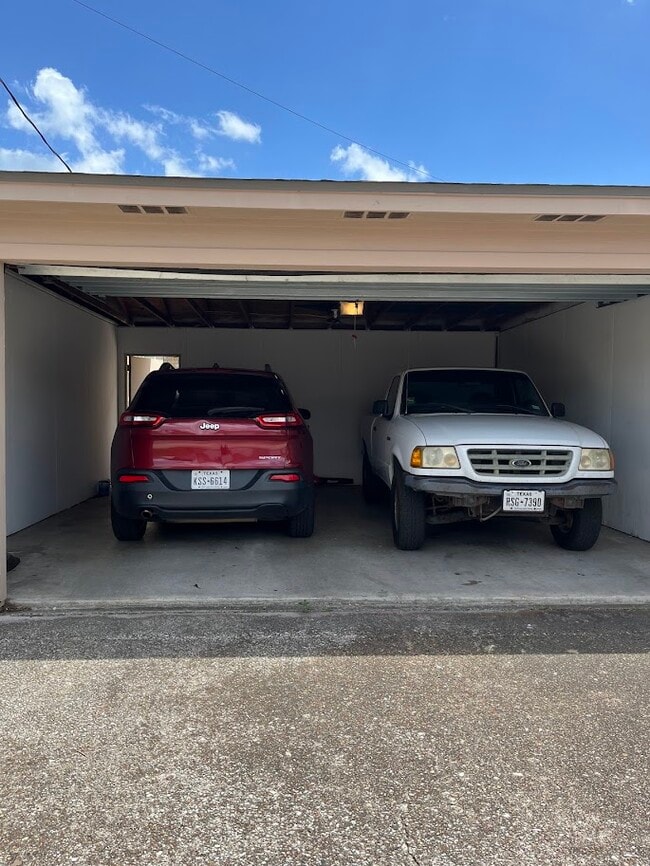 garaje para 2 coches - 1178 Green Meadow St