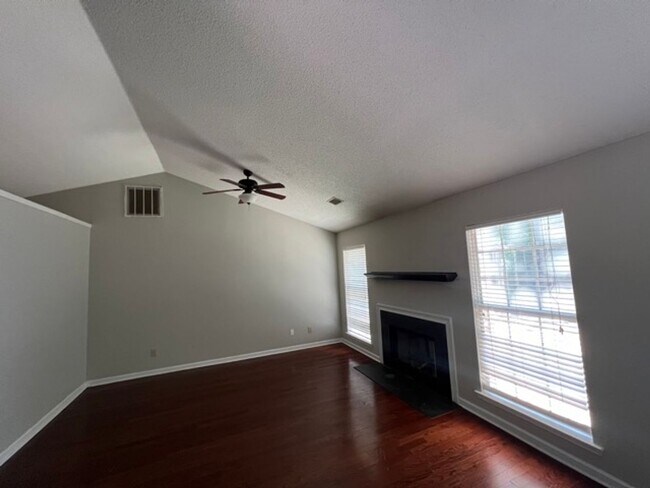 Photo - 150 Bradstone Rd