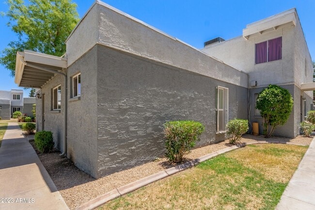 2633 W Ocotillo Rd