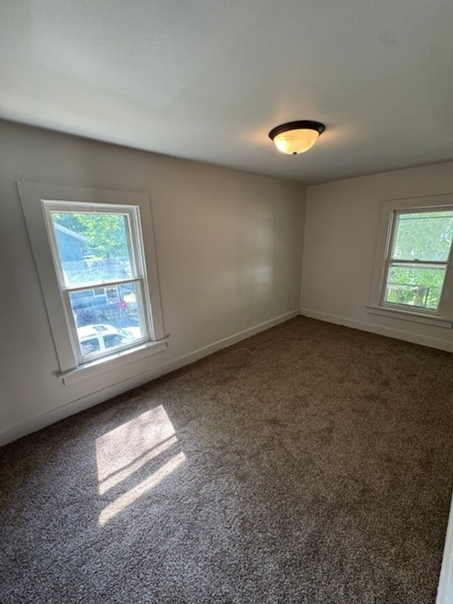 Photo - 1360 Huestis Ave