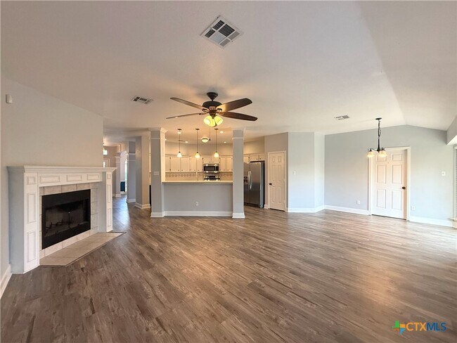 Photo - 106 Snake Dance Dr