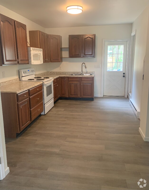 Building Photo - 246 Chestnut St Rental