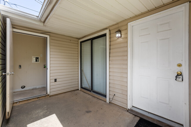 Photo - Benjamin Oaks Unit A