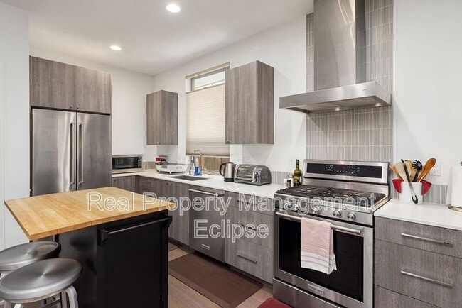 Photo - 1761 19th Ave S