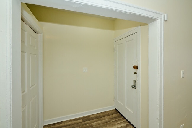 Photo - 1355 W Touhy Ave Unidad 2N