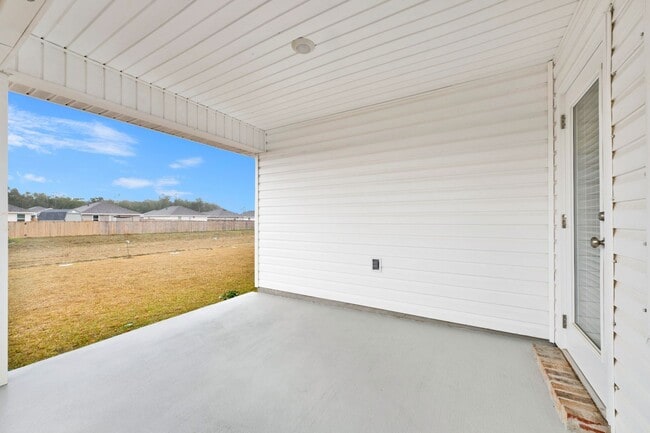 Photo - Spacious 5 Bedroom Home with Community Pool