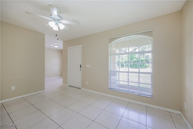 Photo - 1016 Bagget St E