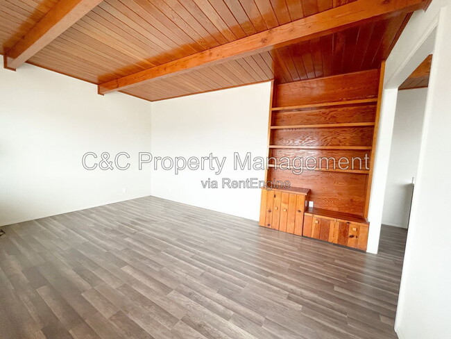 Photo - 1812 Luzern St