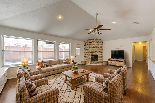 Photo - 29115 Raestone St