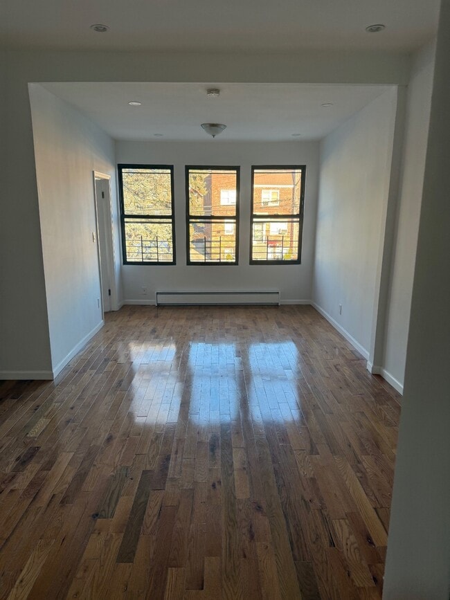 Building Photo - 18xx Bronxdale Ave