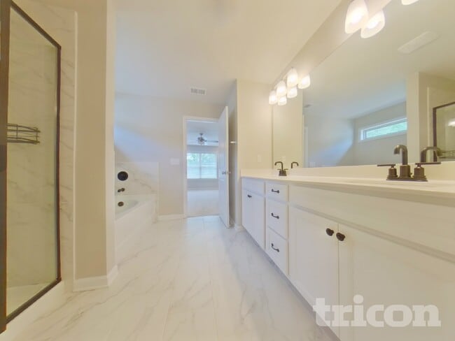 Photo - 93 Leyland Ct